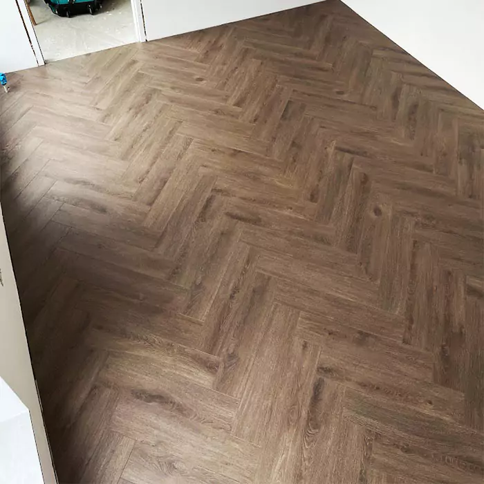 Grindys sudėtos eglute